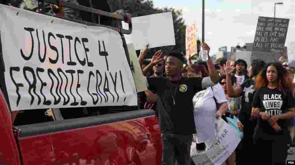 Ana zanga-zanga a birnin Baltimore, Maryland, Afrilu 30, 2015. (Victoria Macchi/VOA News)