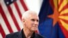 Mantan Wakil Presiden AS Mike Pence hadir dalam sebuah acara di Sierra Vista, Arizona, pada 13 Juni 2022. (Foto: reuters/Rebecca Noble)