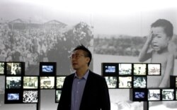 다큐영화 '길일성의 아이들을' 만든 김덕영 감독이 지난 5월 한국전쟁 70주년을 기념하는 전시회장에서 인터뷰를 했다.