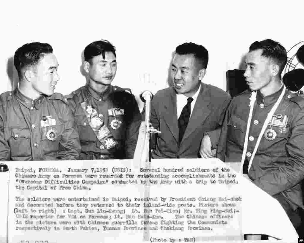 老照片回顾：美国之音中文广播70年