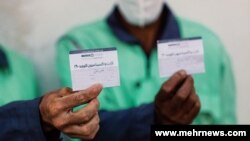 از زمان آغاز واکسیناسیون عمومی در ایران، خبرهایی از تخلف در رابطه با استفاده مقامات شهرداری از سهمیه واکسن پاکبانان منتشر شده است