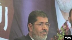 Mohamed Morsi, kandidat Presiden dari Partai Ikhwanul Muslimin sementara memimpin perolehan suara pilpres Mesir.