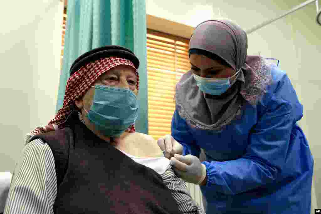 واکسیناسیون کرونا در شهر امان پایتخت اردن در حال انجام است. 