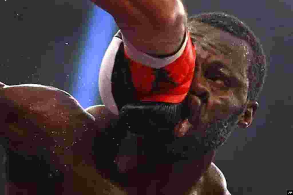 Challenger Steve "USS" Cunningham of the U.S. takes a heavy punch from Yoan Pablo Hernandez of Cuba during their IBF cruiserweight World Championship title re-match in Frankfurt February 4, 2012.