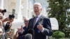 Presiden AS Joe Biden berbicara dengan awak media sesaat sebelum meninggalkan Gedung Putih untuk berangkat menuju Delaware, pada 17 Juni 2022. (Foto: Reuters/Evelyn Hockstein)