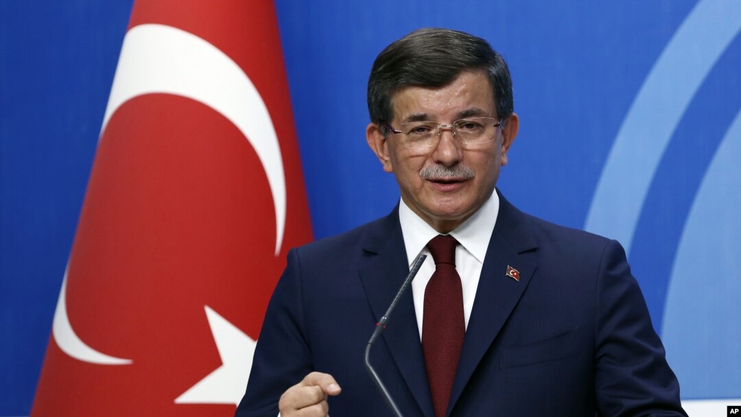 PM Turki Ahmet Davutoglu mengumumkan pengunduran dirinya di markas partai berkuasa AKP. Ankara, Turki (AP Photo/Burhan Ozbilici)