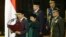 President Indonesia ke tujuh, Joko Widodo, membacakan sumpah di gedung DPR/MPR RI, Jakarta (20/10). (AP/Dita Alangkara)