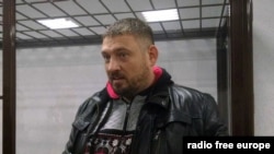 Syarhey Tsikhanouski at the Saviecki District Court in Homel in December. (Courtesy - RFE/RL)