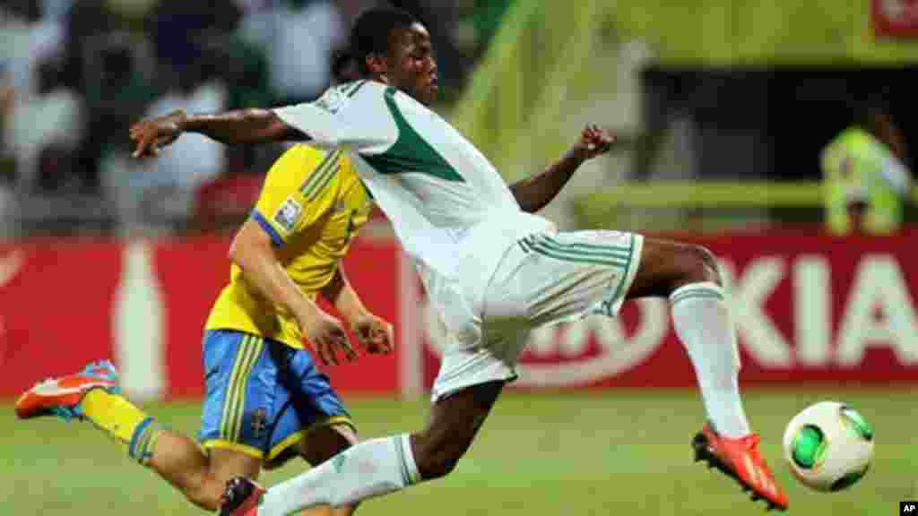 Chidera Ezeh of Nigeria tries to win the ball against Sweden during a semifinal match of the World Cup U-17 in Dubai.