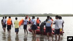 Philippine National Police and volunteer rescue units practice search and rescue operations, 17 Oct 2010