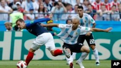 Francia jugará en cuartos de final ante el ganador del duelo entre Portugal y Uruguay más tarde en Sochi.