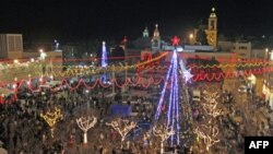 Suasana perayaan Natal di dekat gereja Nativity di Bethlehem, Tepi Barat, 24 Desember 2011 (Foto: dok).