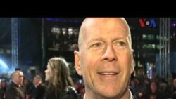 Bruce Willis dan Jai Courtney - VOA Pop News