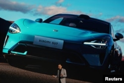 小米创始人兼首席执行官雷军在北京举行的小米电动汽车SU7上市发布会上讲话。（2024年3月28日）