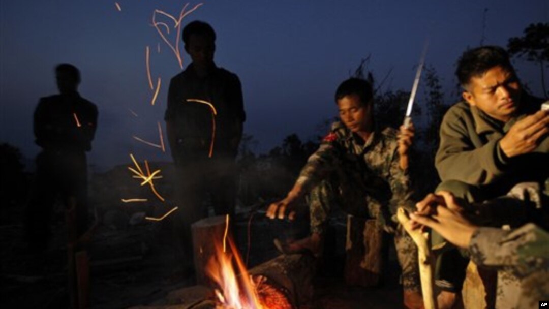 Pemberontak etnis Kachin di Burma (foto: dok). Beijing telah membantah laporan yang menuduh Tiongkok melakukan transfer senjata ke pemberontak di Burma. 