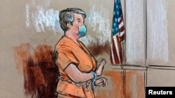 Diana Toebbe saat sidang pertamanya terkait tuduhan bahwa dia dan suaminya, mantan insinyur Angkatan Laut AS Jonathan Toebbe, berusaha menjual rahasia tentang kapal selam nuklir dengan imbalan cryptocurrency, AS, 12 Oktober 2021. (Foto: REUTERS/ Bill Hennessey)