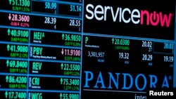 Archivo - Pandora en una pantalla de la Bolsa de Valores de Nueva York