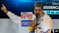 Nicolás Maduro, aspirante a la reelección, habla durante su inscripción como candidato en Caracas, el 25 de marzo de 2024.