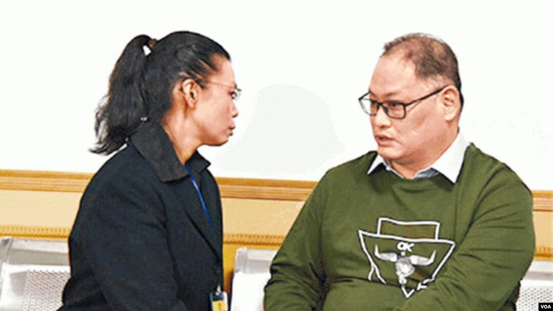 李明哲在獄中與妻子李淨瑜見面。（資料圖片）