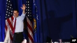 Gubernur Wisconsin, Scott Walker berhasil mempertahankan jabatannya setelah mengalahkan pesaingnya Tom Barret dalam pemilu khusus di Waukesha, Wisconsin (5/6).