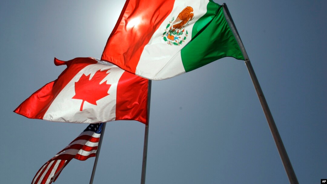 Lá cờ của Hoa Kỳ, Canada và Mexico, 3 quốc gia là đối tác trong một hiệp định thương mại Bắc Mỹ. Tổng thống Hoa Kỳ Donald Trump đã hoãn thuế 25% đối với hầu hết hàng hóa từ Canada và Mexico cho tới ngày 2/4/2025.