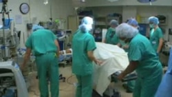 Žrtva napada kiselinom dobija novo lice opsežnim kirurškim zahvatima