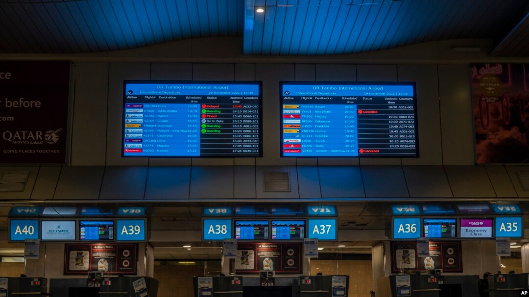 Nhiều quầy check-in của các hãng hàng không nước ngoài phải đóng cửa ở sân bay Tambo ở Johannesburg, Nam Phi, hôm 29/11