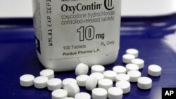 La declaración de bancarrota de la compañía Purdue Pharma y sus propietarios el domingo 15 de septiembre de 2019 por la noche, es una operación para resolver con un acuerdo unas 2.600 demandas contra la firma, la mayoría de gobiernos locales y estatales.