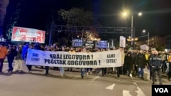 Protesti u Podgorici zbog reakcije vlasti na masakr na Cetinju (Foto: VOA)