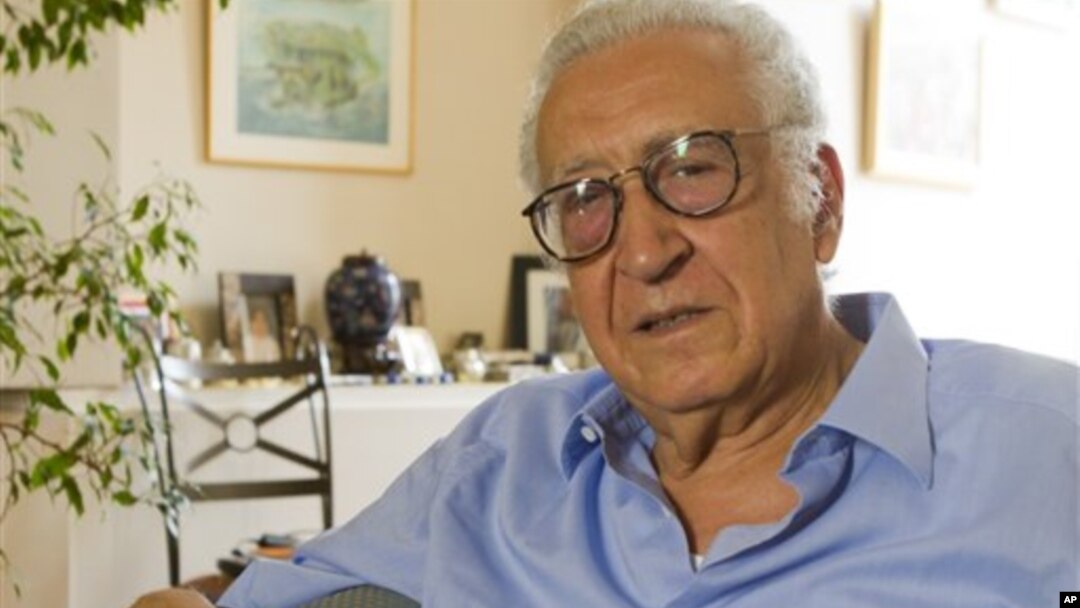 Utusan khusus baru PBB untuk Suriah, Lakhdar Brahimi dalam wawancara di Paris, Minggu (19/8). 
