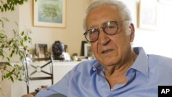 Utusan khusus baru PBB untuk Suriah, Lakhdar Brahimi dalam wawancara di Paris, Minggu (19/8). 