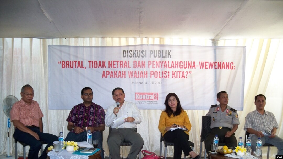 Diskusi mengenai kinerja polisi Indonesia yang diadakan oleh KontraS. (Photo: VOA)