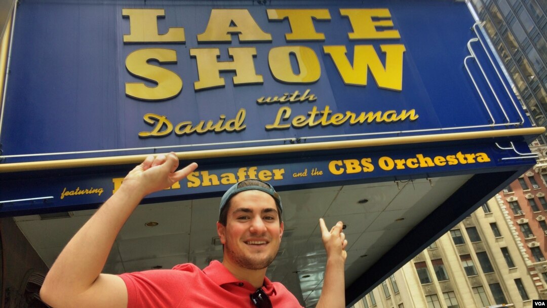 Greg Contaldi, a lifetime Dave Letterman fan, outside the CBS Ed Sullivan Theater in Manhattan, hoping to get an audience ticket for the host's last show. (VOA Photo: Adam Phillips)