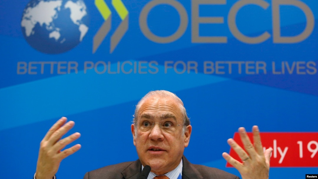 Sekjen OECD Angel Gurria dalam sebuah konferensi pers di Moskow, Rusia (19/7/2013). Laporan OECD terbaru mengatakan pertumbuhan ekonomi di AS, Jepang dan Inggris meningkat.