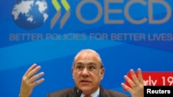 Sekjen OECD Angel Gurria dalam sebuah konferensi pers di Moskow, Rusia (19/7/2013). Laporan OECD terbaru mengatakan pertumbuhan ekonomi di AS, Jepang dan Inggris meningkat.