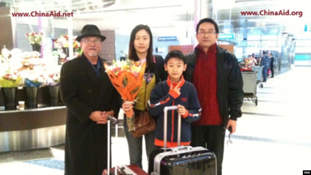 Istri dan anak Guo Quan tiba di Amerika (Foto: dok).