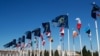 Las banderas de los países de la Unión Europea ondean fuera del Centro Cultural de Belem en Lisboa. Enero 5, 2021. [Foto: AP]