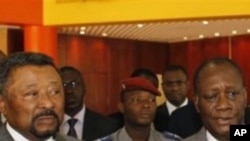 Alassane Ouattara avec Jean Ping, président de la commission de l'UA