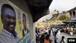 Gambar Jude Celestin (kiri) dalam poster calon presiden Haiti, terlihat di Port-au-Prince.