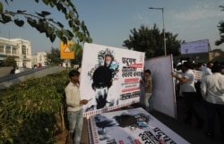 Congress party volunteers put up banners along the road for a march protesting against the alarming levels of pollution in the city, in New Delhi, India, Wednesday, Nov. 6, 2019. Schools reopened on Wednesday in the Indian capital with toxic air…