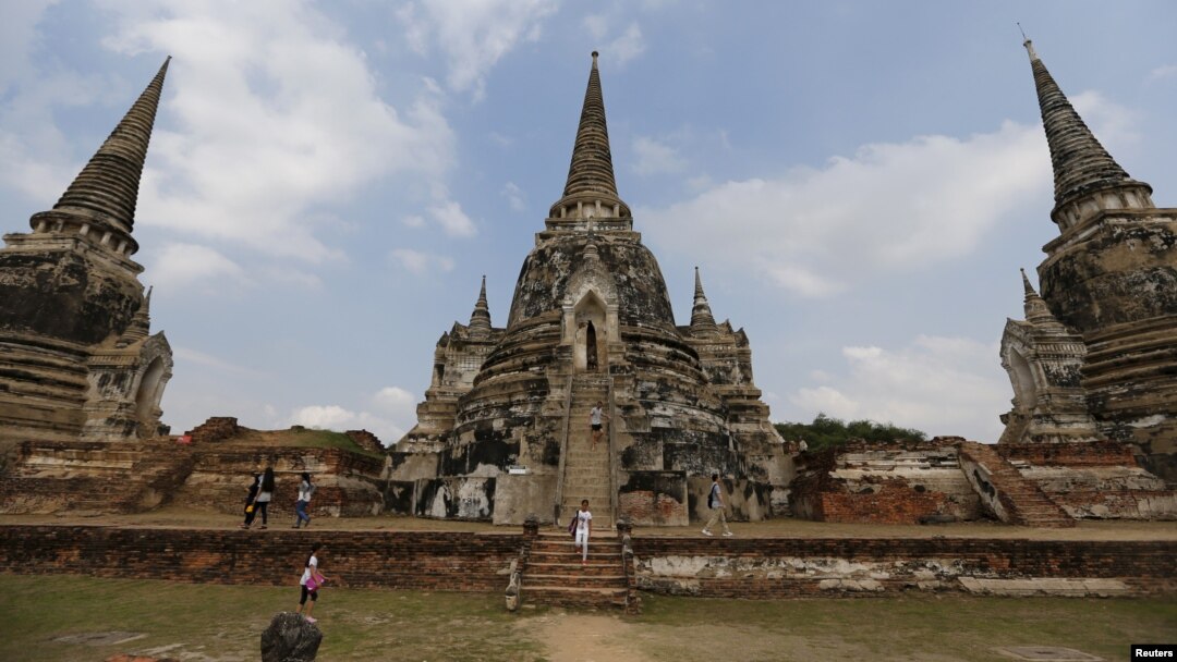 Suasana di reruntuhan ibukota kuno Ayutthaya, Thailand, 25 Desember 2015 (Foto: dok). Thailand berharap sektor pariwisatanya segera pulih, pasca serangan di sejumlah lokasi wisata di Thailand Selatan. 