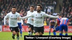 Salah, 2e à gauche, et ses coéquipiers du FC Liverpool jubilent après le 2e but contre Crystal Palace lors de la 32e journée de la Premier League, Selhurst Park, Angleterre, 31 mars 2018. (Twitter/Liverpool)