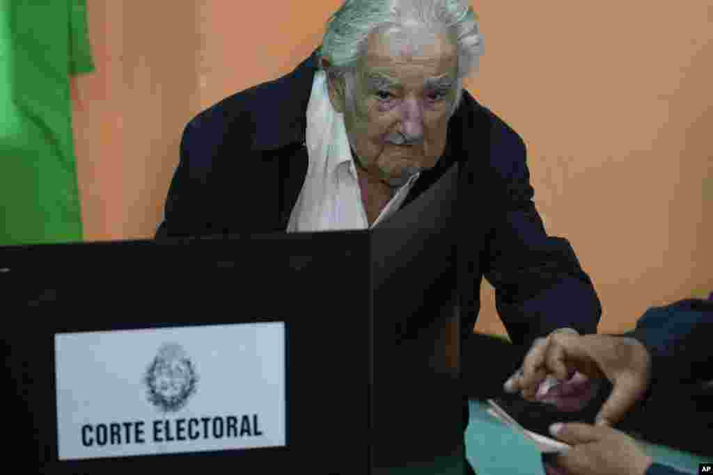 El expresidente uruguayo José &quot;Pepe&quot; Mujica también salió a votar el domingo. Mujica fue presidente del 2010 al 2015.