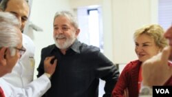 Mantan Presiden Brazil Luiz Inacio Lula da Silva sebelum kemoterapinya di RS Kanker Sirio-Libanes, Sao Paolo (31/10).