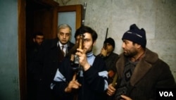 უზენაეს საბჭოს შენობაში გამაგრებული პრეზიდენტი ზვიად გამსახურდია და მისი პირადი დაცვა, 1991 წლის დეკემბერი