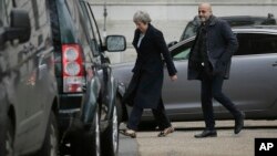 British Prime Minister Theresa May arrives at 10 Downing Street in London, Dec. 10, 2018. 