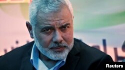 Ismaïl Haniyeh lors de sa visite aux prisonniers en grève de la faim à Gaza, le 8 mai 2017.