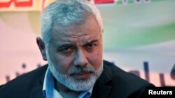 Ismaïl Haniyeh lors de sa visite aux prisonniers en grève de la faim à Gaza, le 8 mai 2017.