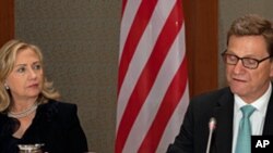 US Secretary of State Hillary Clinton (l) co-chairs the 'New Silk Road' meeting with German Foreign Minister Guido Westerwelle at the German UN Mission, Sept 22, 2011