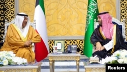 محمد بن سلمان، ولیعهد سعودی، میزبان شیخ صباح خالد الحمد الصباح، ولیعهد کویت، است عکس آرشیوی